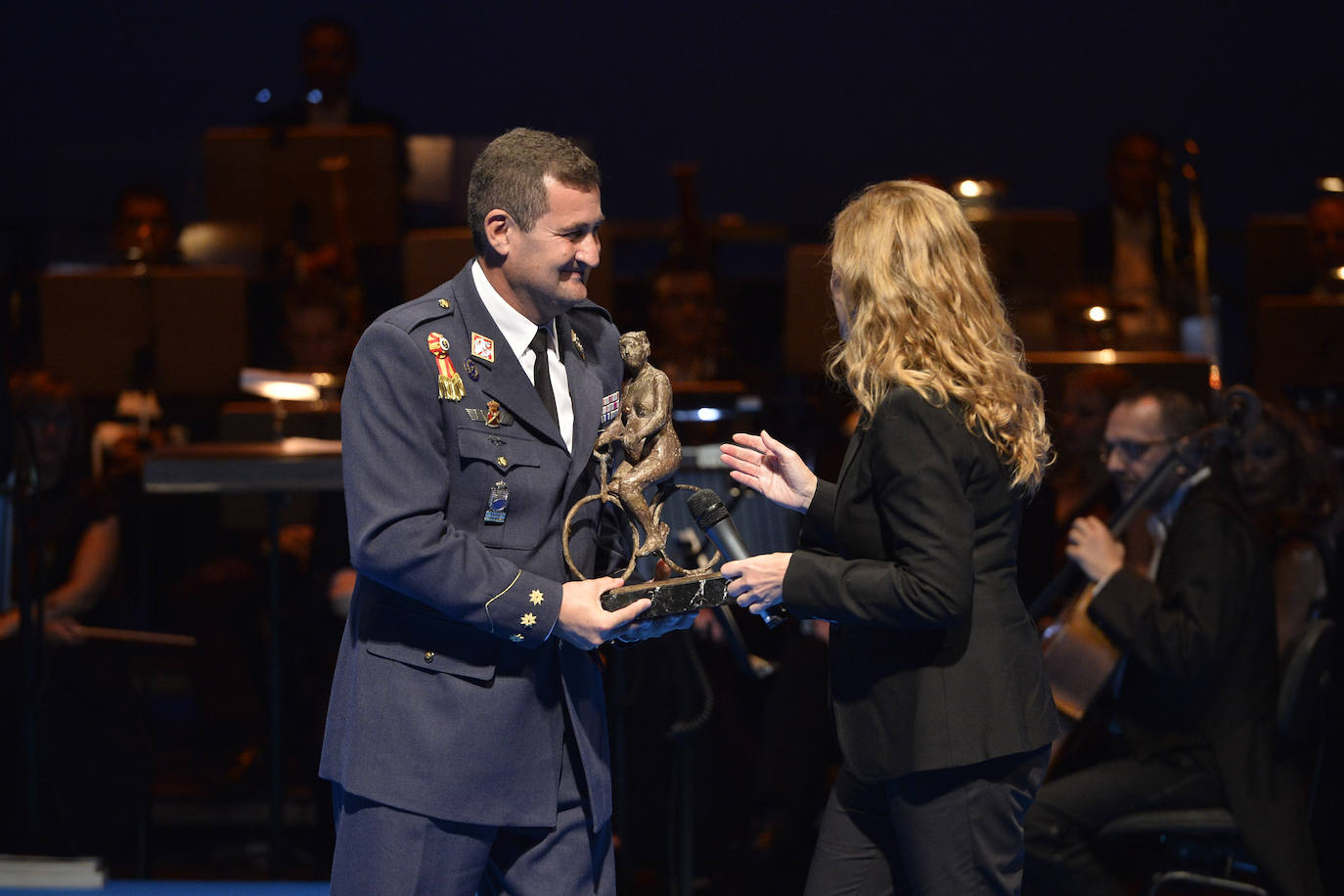 'La Verdad' otorga los premios 'Los Mejores' a la Academia General del Aire, Carmen Gil, Carlos Moreno y los festivales de teatro de San Javier y Molina de Segura por su dedicación y compromiso.