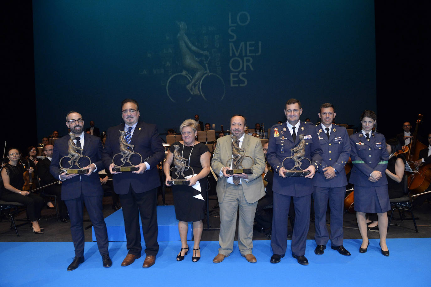 'La Verdad' otorga los premios 'Los Mejores' a la Academia General del Aire, Carmen Gil, Carlos Moreno y los festivales de teatro de San Javier y Molina de Segura por su dedicación y compromiso.