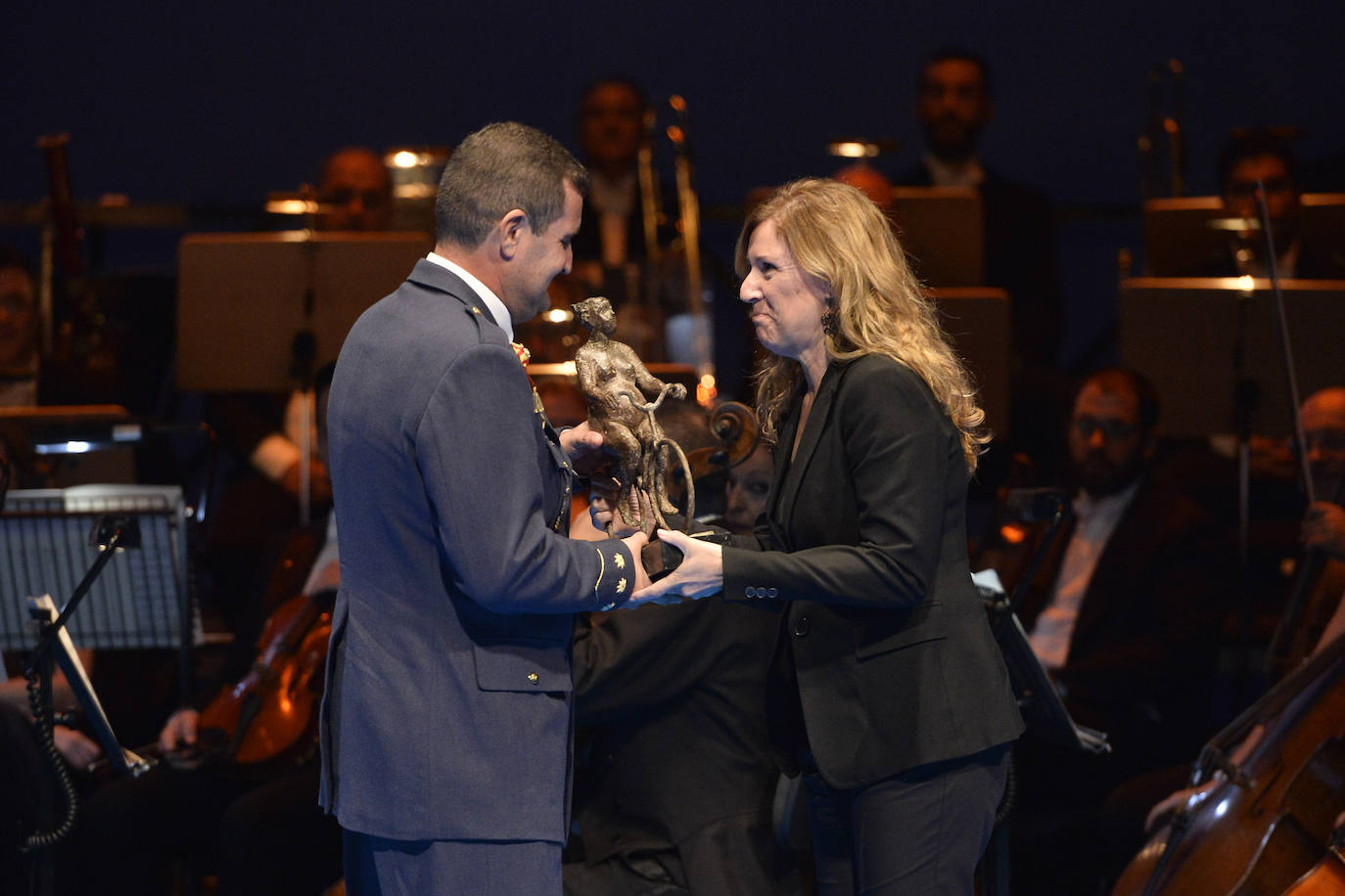 'La Verdad' otorga los premios 'Los Mejores' a la Academia General del Aire, Carmen Gil, Carlos Moreno y los festivales de teatro de San Javier y Molina de Segura por su dedicación y compromiso.