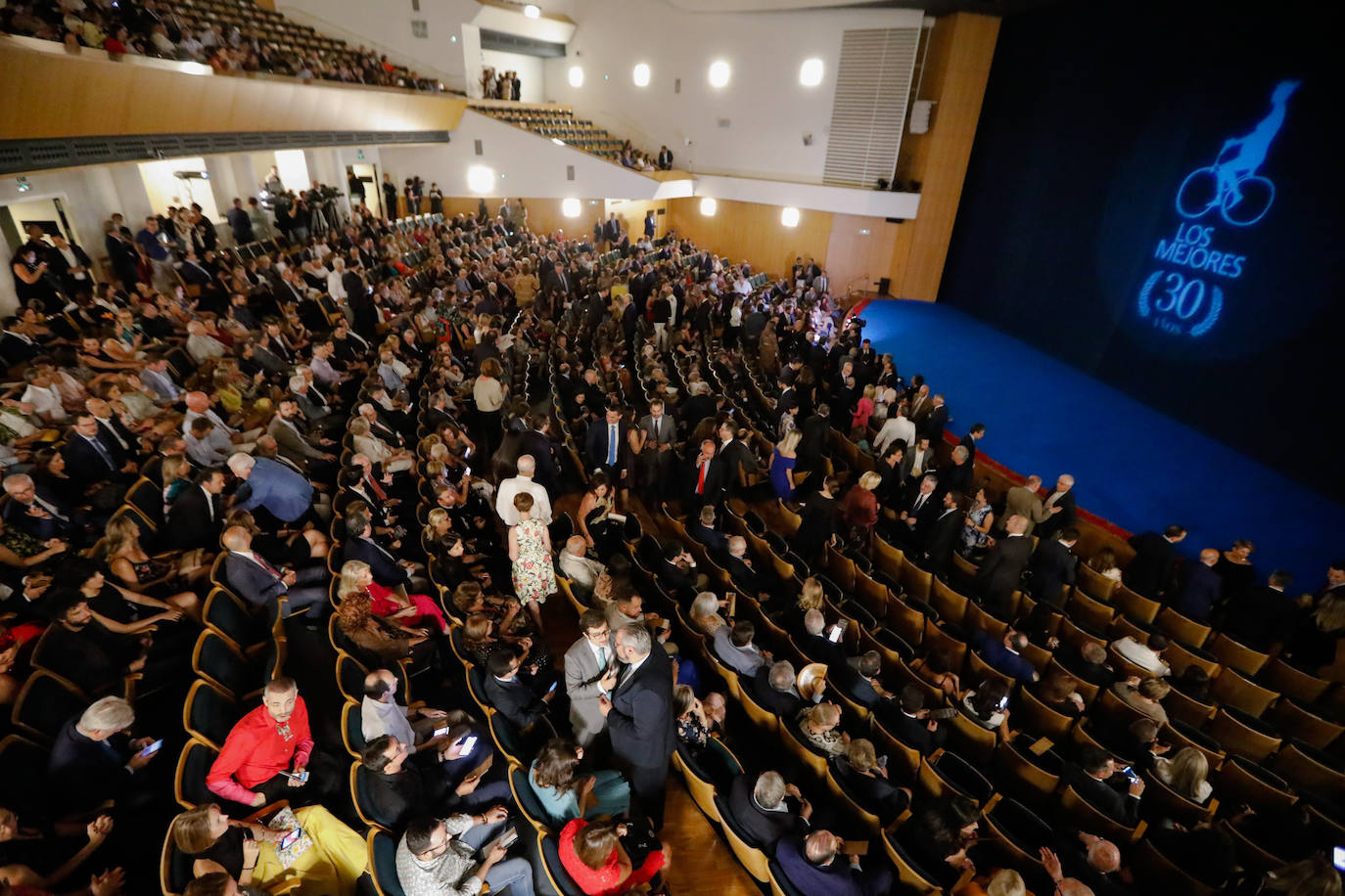 'La Verdad' otorga los premios 'Los Mejores' a la Academia General del Aire, Carmen Gil, Carlos Moreno y los festivales de teatro de San Javier y Molina de Segura por su dedicación y compromiso.