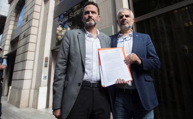 Bal, junto a Carrizosa este viernes en la entrada del Tribunal Superior de Justicia de Cataluña. 