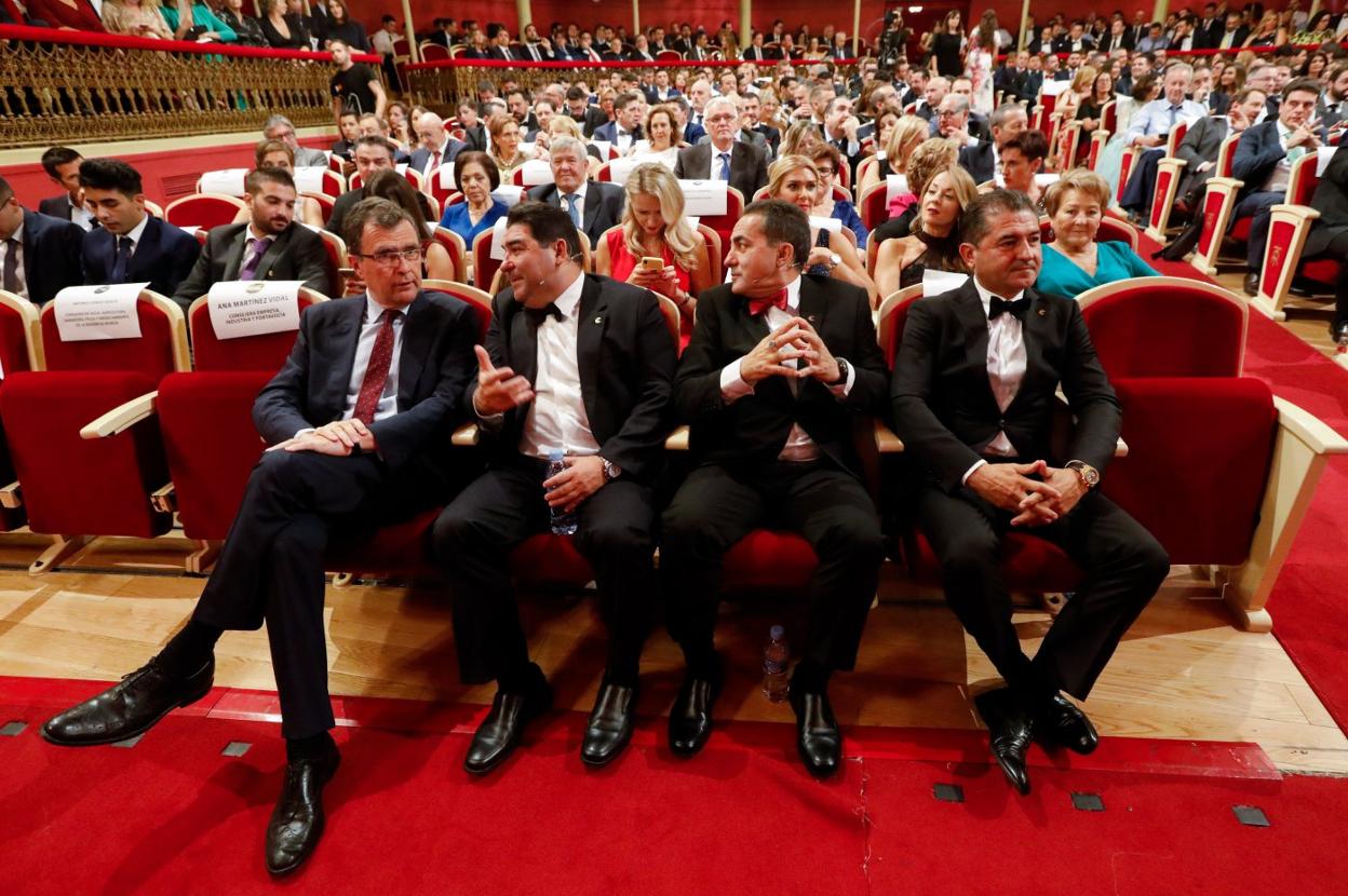 El alcalde de Murcia, José Ballesta, junto al CEO de Grupo Caliche, en la convención anual.