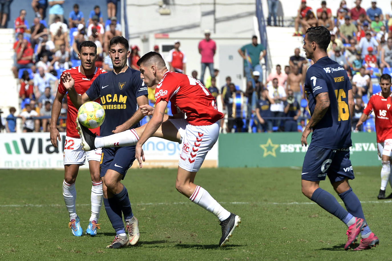 El Murcia fue el vencedor moral de un encuentro en el que el UCAM no dio la talla y en el que ambos equipos apenas generaron ocasiones de gol