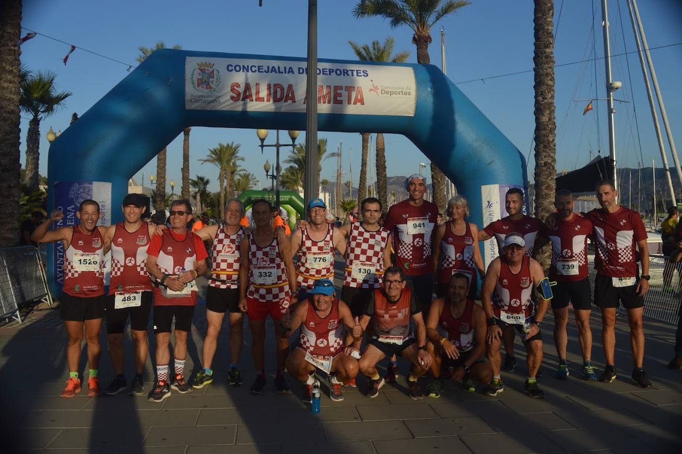 El atleta del Mandarache consigue el triunfo con un tiempo de 33:02 minutos en los 10 kilómetros, por los 38:16 para la corredora de la Juventud Atlética Elche