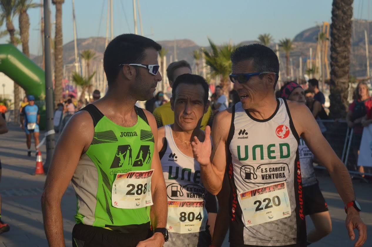 El atleta del Mandarache consigue el triunfo con un tiempo de 33:02 minutos en los 10 kilómetros, por los 38:16 para la corredora de la Juventud Atlética Elche