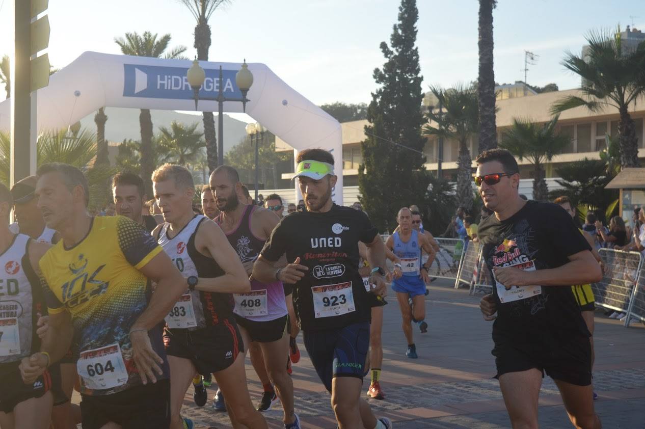 El atleta del Mandarache consigue el triunfo con un tiempo de 33:02 minutos en los 10 kilómetros, por los 38:16 para la corredora de la Juventud Atlética Elche