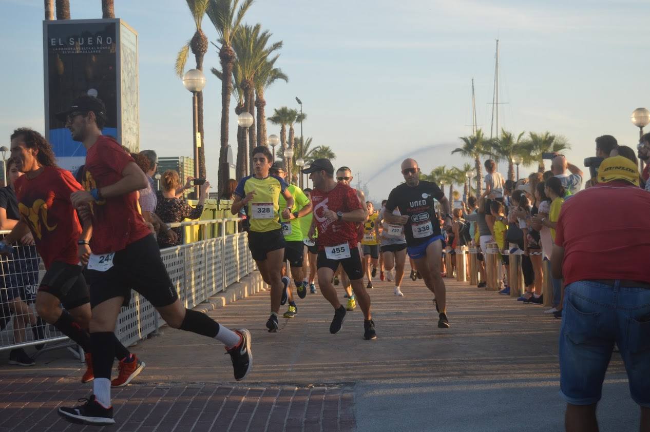 El atleta del Mandarache consigue el triunfo con un tiempo de 33:02 minutos en los 10 kilómetros, por los 38:16 para la corredora de la Juventud Atlética Elche