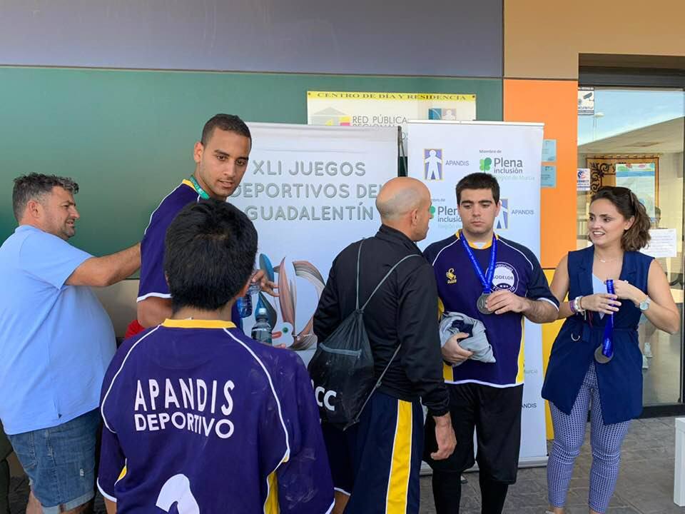 Las 'mini olimpiadas' de atletismo y el fútbol sala fueron las actividades del pasado miércoles, 2 de octubre