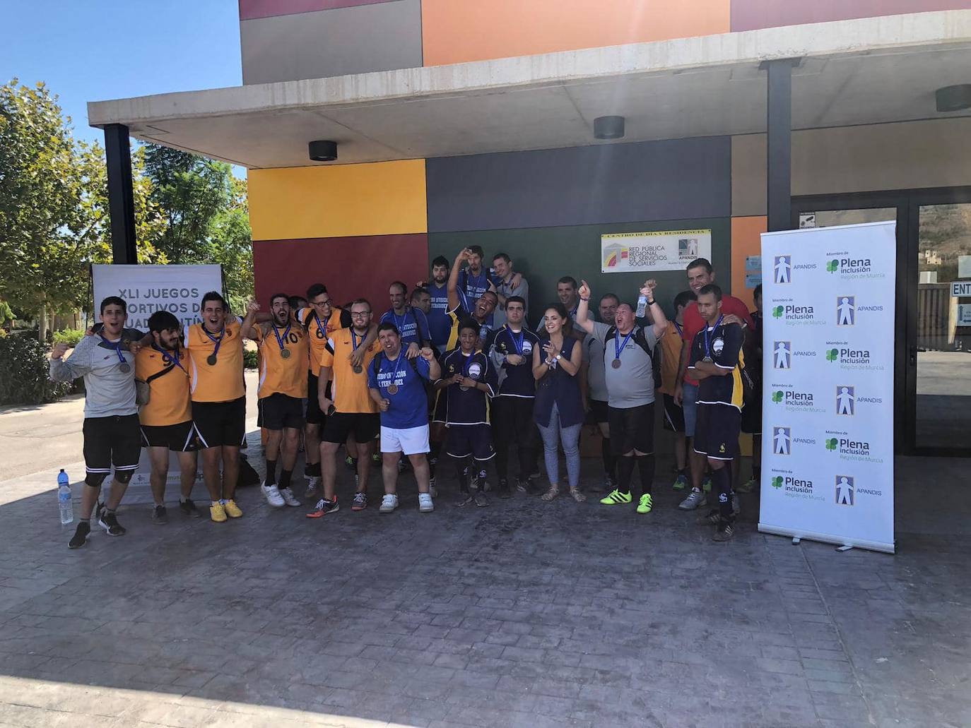 Las 'mini olimpiadas' de atletismo y el fútbol sala fueron las actividades del pasado miércoles, 2 de octubre