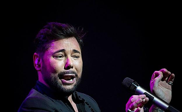 El cantaor Miguel Poveda durante un concierto en Madrid.