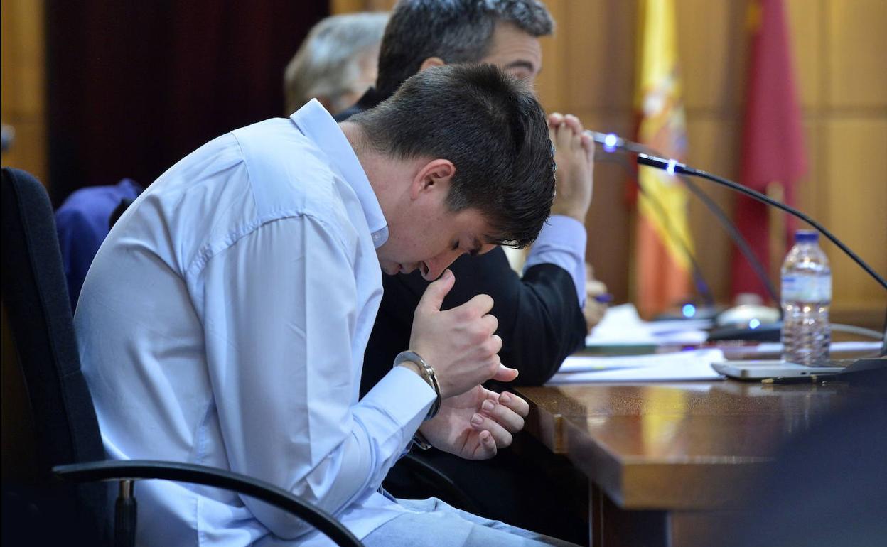 Adrián S. C., acusado de asesinato por el crimen de Canteras, en la primera sesión del juicio.