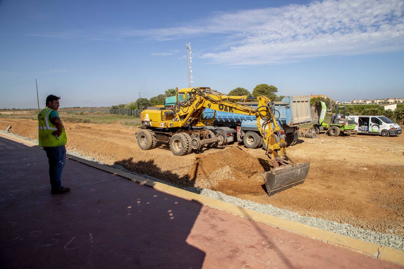 Adif repara los daños causados por la lluvia hace un mes en este trazado y entre Murcia y Cartagena, por donde tampoco circulan trenes