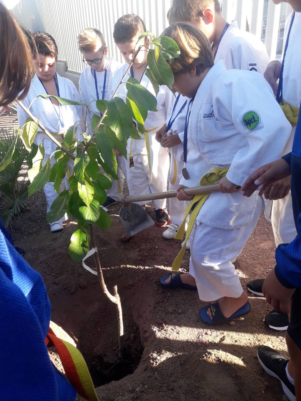 Participaron más de 22 judocas de entre 4 y 10 años de edad. La atleta Úrsula Ruiz fue nombrada socia de honor