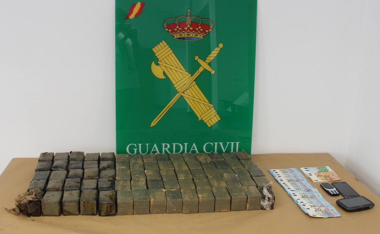 La Guardia Civil intercepta un vehículo con 34 kilos de hachís en Lorca