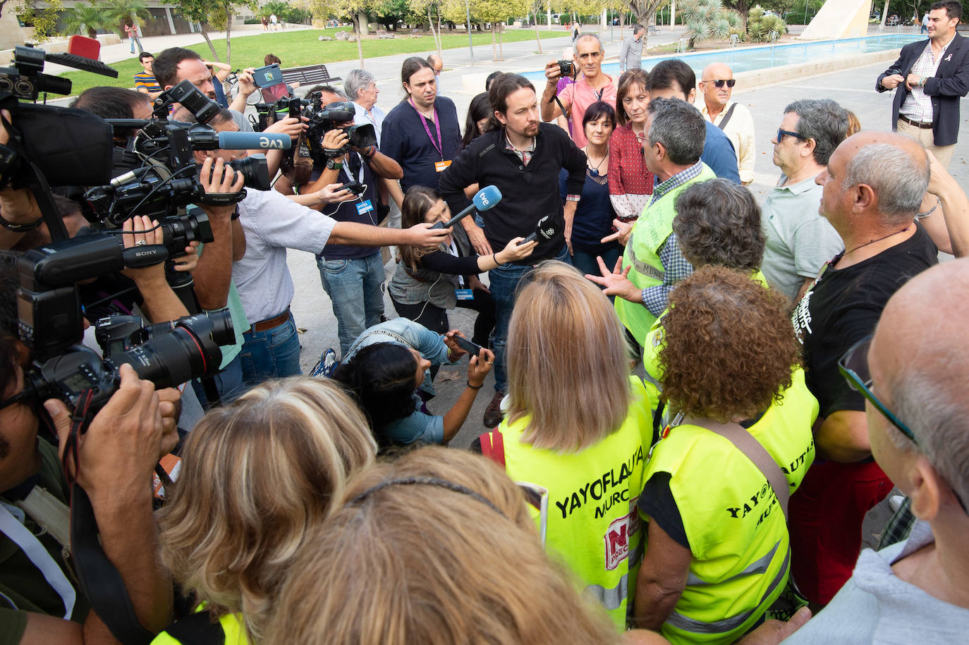 El líder de Unidas Podemos comprueba en Murcia el músculo de su formación en un acto en que no hubo mención a la marcha de Urralburu