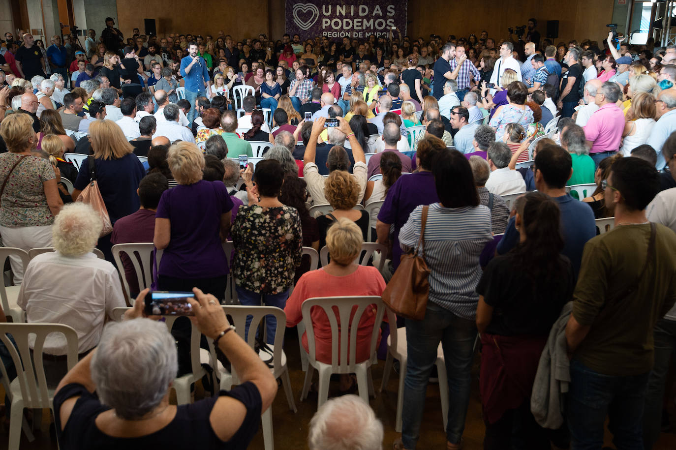 El líder de Unidas Podemos comprueba en Murcia el músculo de su formación en un acto en que no hubo mención a la marcha de Urralburu