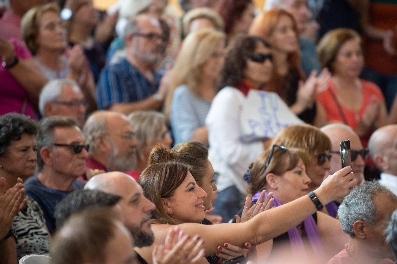 El líder de Unidas Podemos comprueba en Murcia el músculo de su formación en un acto en que no hubo mención a la marcha de Urralburu