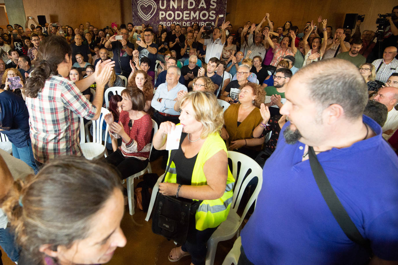 El líder de Unidas Podemos comprueba en Murcia el músculo de su formación en un acto en que no hubo mención a la marcha de Urralburu