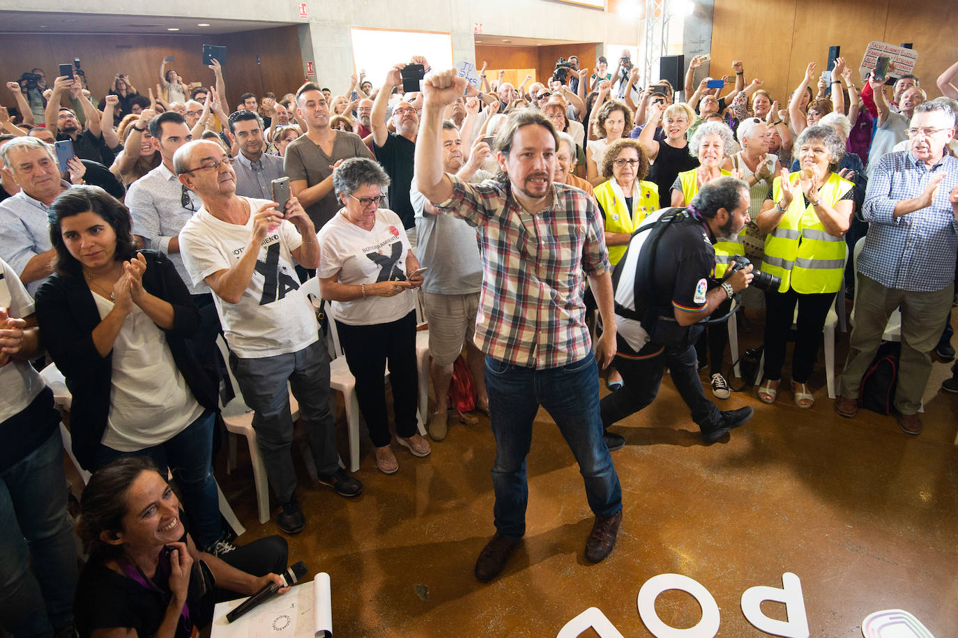 El líder de Unidas Podemos comprueba en Murcia el músculo de su formación en un acto en que no hubo mención a la marcha de Urralburu