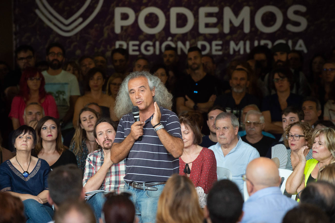 El líder de Unidas Podemos comprueba en Murcia el músculo de su formación en un acto en que no hubo mención a la marcha de Urralburu