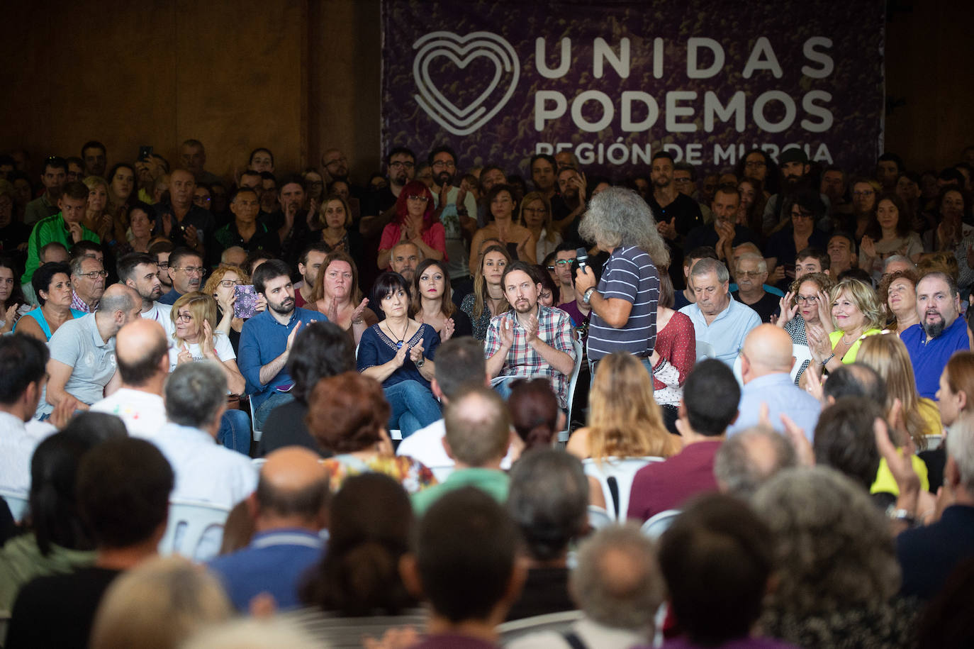 El líder de Unidas Podemos comprueba en Murcia el músculo de su formación en un acto en que no hubo mención a la marcha de Urralburu