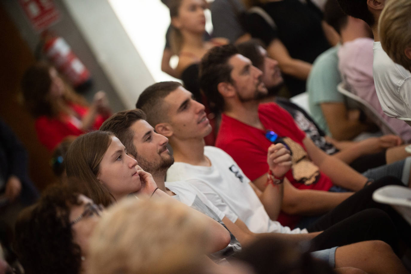 El líder de Unidas Podemos comprueba en Murcia el músculo de su formación en un acto en que no hubo mención a la marcha de Urralburu