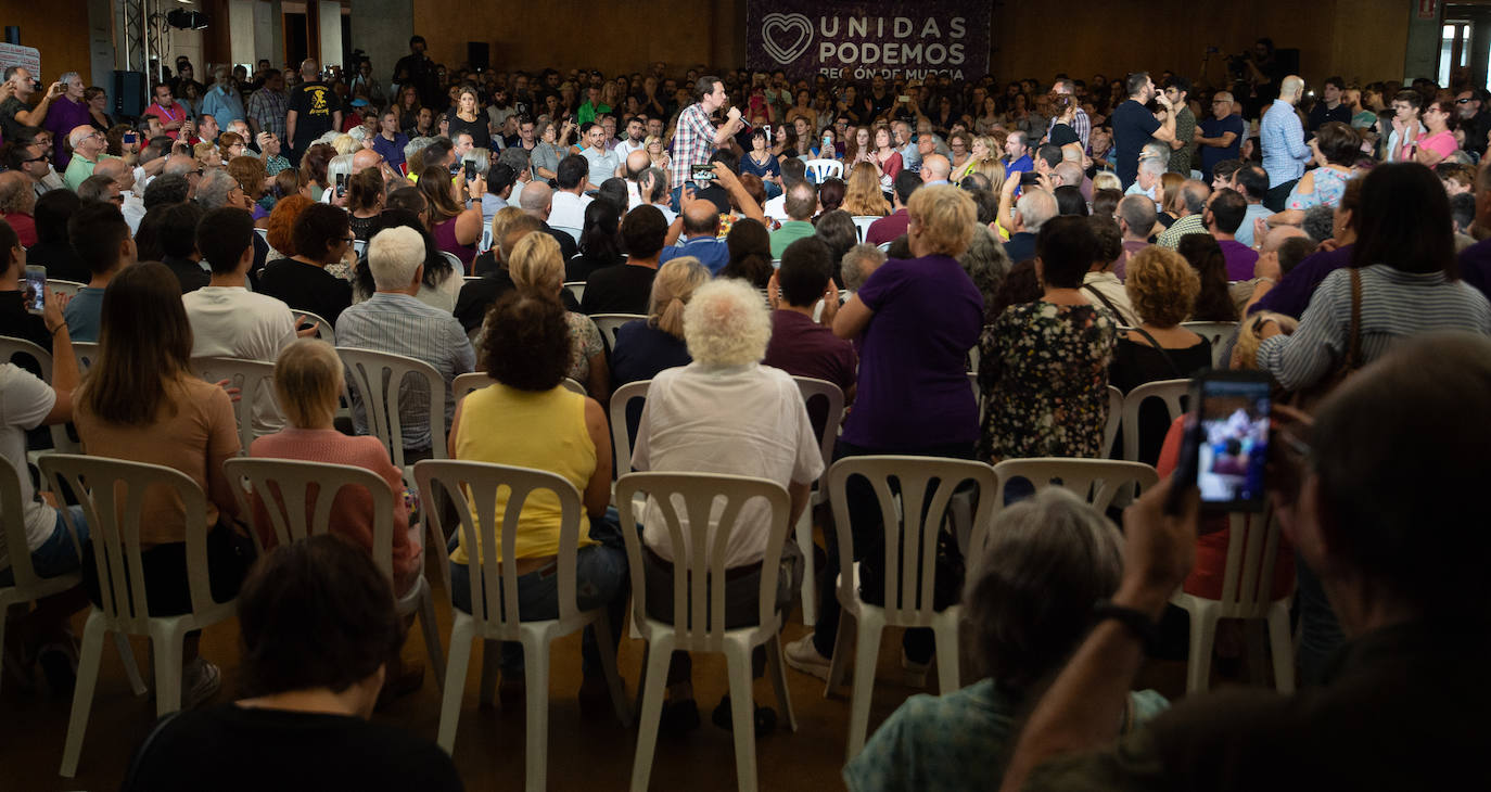El líder de Unidas Podemos comprueba en Murcia el músculo de su formación en un acto en que no hubo mención a la marcha de Urralburu