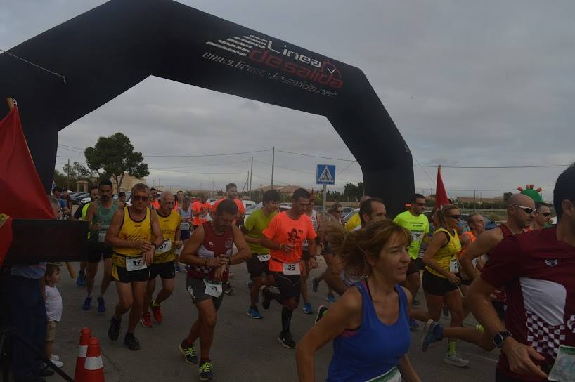 El ganador masculino completa los 9 kilómetros del recorrido en 29:44 minutos, por los 34:23 para la corredora del Mobel Automenor Running Team