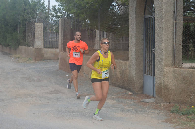 El ganador masculino completa los 9 kilómetros del recorrido en 29:44 minutos, por los 34:23 para la corredora del Mobel Automenor Running Team