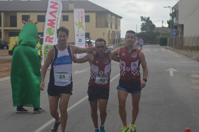 El ganador masculino completa los 9 kilómetros del recorrido en 29:44 minutos, por los 34:23 para la corredora del Mobel Automenor Running Team