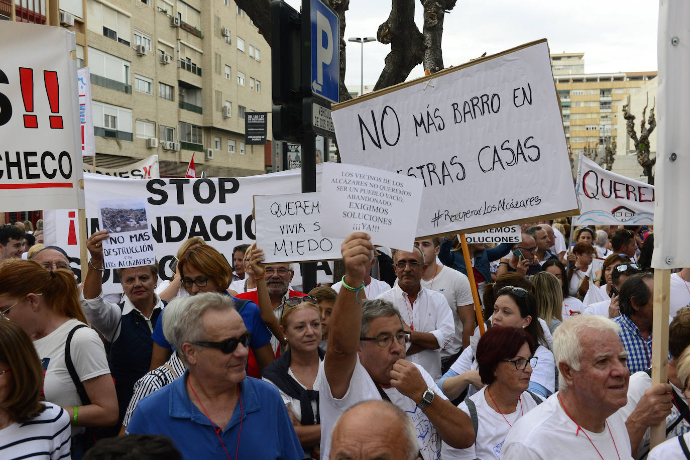 Los alcaldes de San Pedro, San Javier, Los Alcázares y Torre Pacheco, el presidente de la Cofradía de Pescadores de San Pedro y representantes de la plataforma Stop inundaciones se reunieron tras la marcha con el delegado del Gobierno, Francisco Jiménez