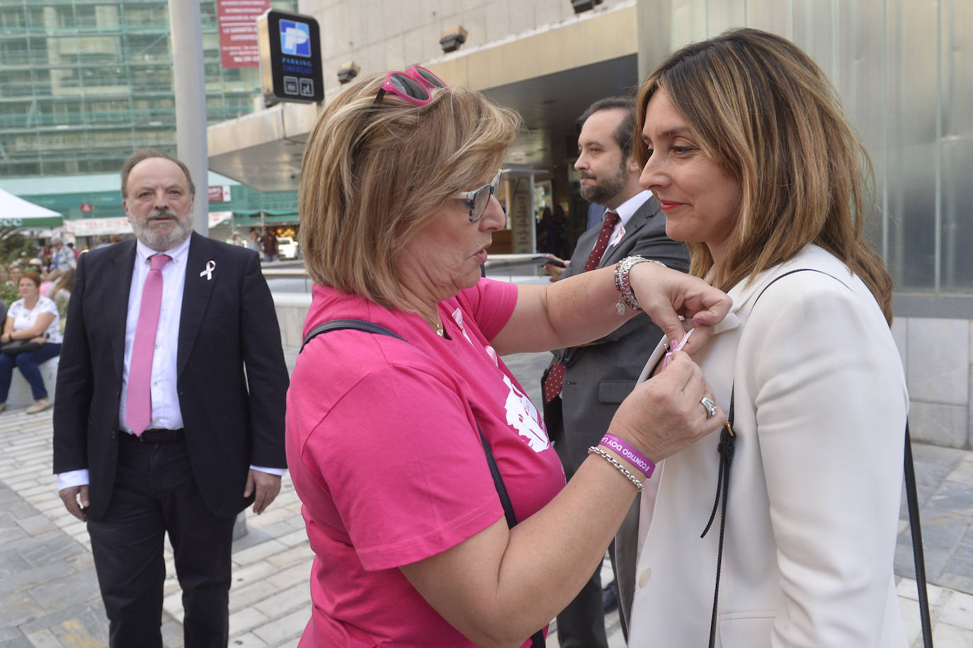 La AECC celebró este viernes un homenaje a las mujeres diagnosticadas de la enfermedad