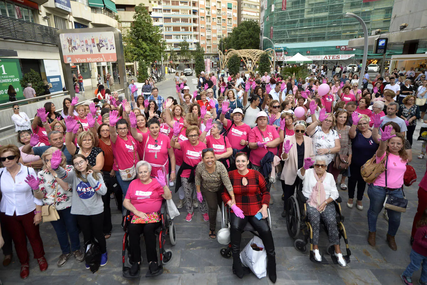 La AECC celebró este viernes un homenaje a las mujeres diagnosticadas de la enfermedad