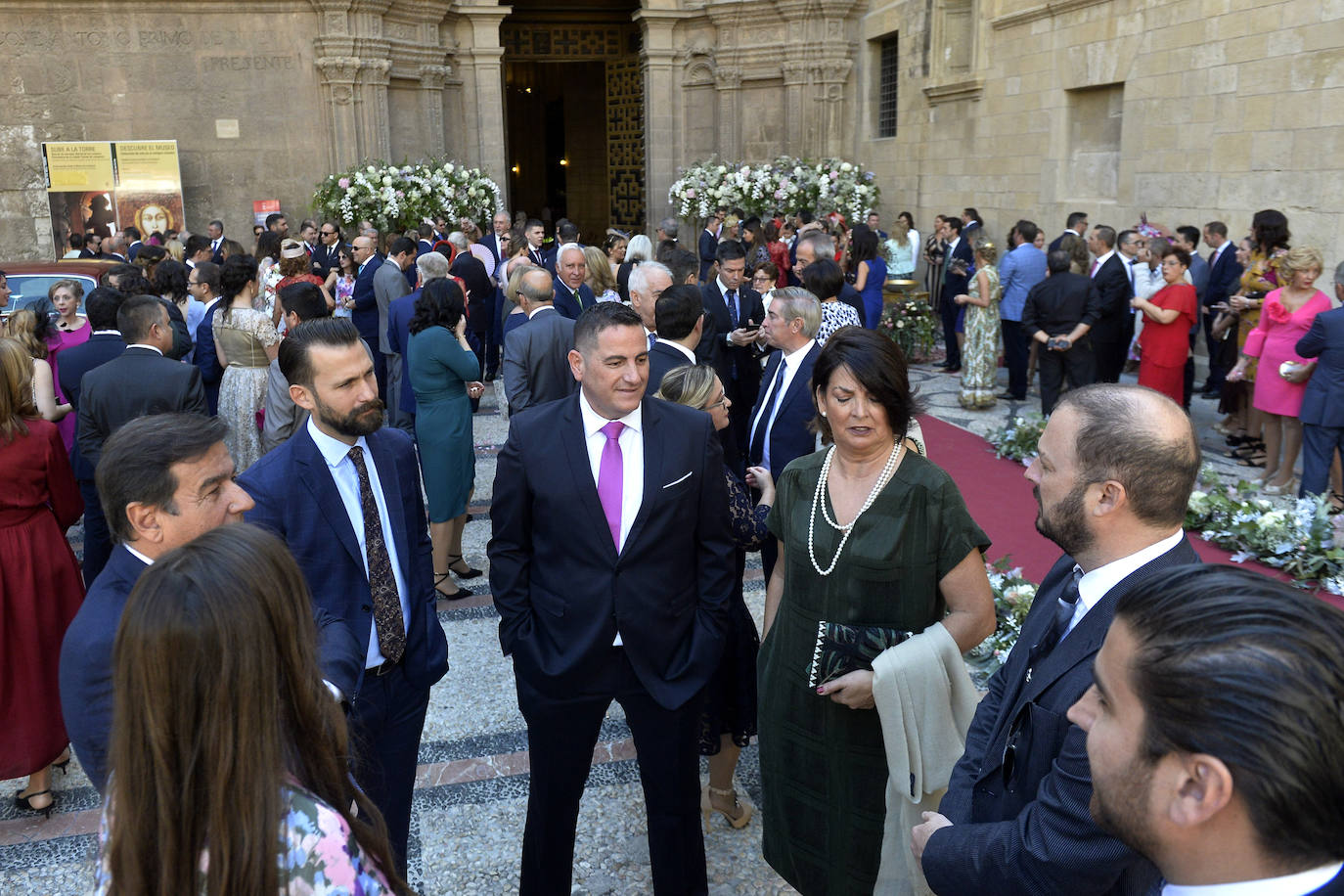 Unos 400 invitados, entre ellos numerosos rostros conocidos de la vida política, económica y social de la Región, asiten al enlace del presidente de Grupo Sureste, Raúl Colucho, y su ya esposa, Beatriz Marín Soto