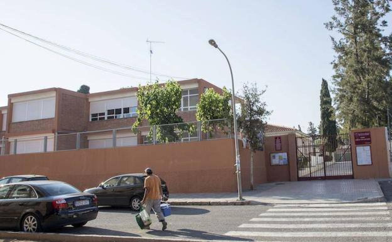 El CEIP José María Lapuerta, uno de los centros educativos más afectados por el amianto, en una imagen de archivo.
