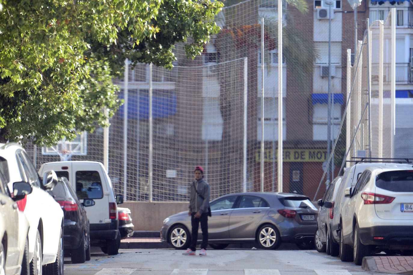 La normativa que permitirá a la Policía incautar la colecta a los aparcacoches lleva un mes de demora por motivos jurídicos.