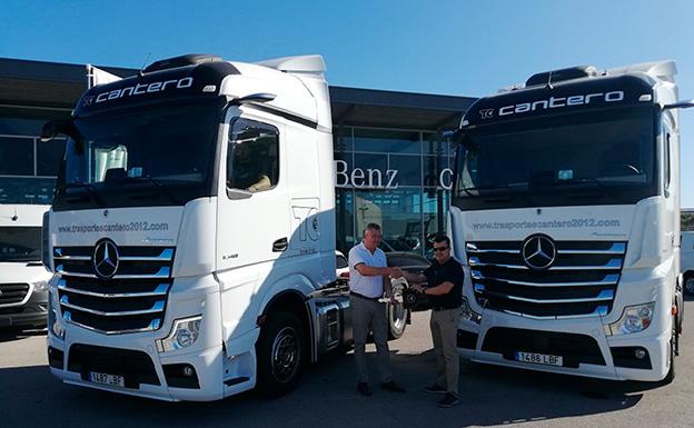 Comercial Dimovil entrega dos unidades del renovado Actros a Transportes Cantero 2012