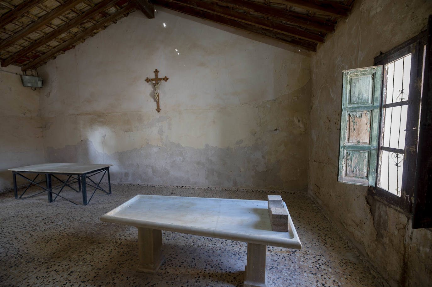 Una ruta guiada por el cementerio de Mazarrón recuerda los años dorados de su pasado industrial, con sus gestas y sus tragedias.