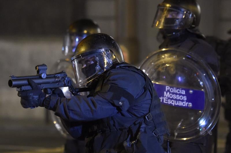 Fotos: La violencia vuelve a las calles de Barcelona