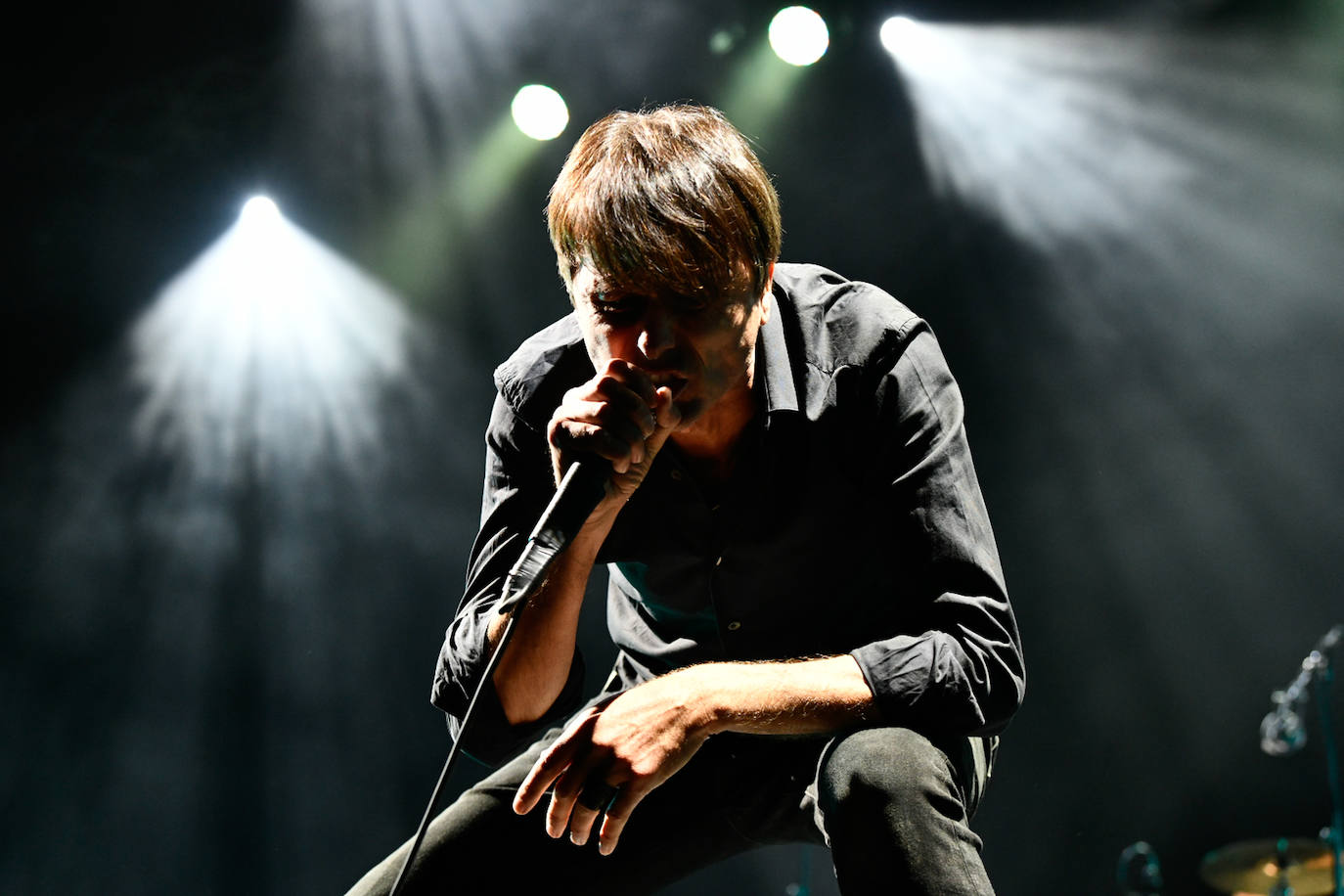 Suede, los murcianos Second -en la imagen- y La M.O.D.A. dieron anoche la bienvenida al curso universitario con un concierto que se ha convertido ya en una cita imprescindible dentro de la agenda musical de la Región de Murcia. Numerosas personas disfrutaron de las actuaciones de los tres grupos en el Welcome Estrella de Levante, que se celebró en la plaza de toros de la capital con todas las entradas agotadas. 