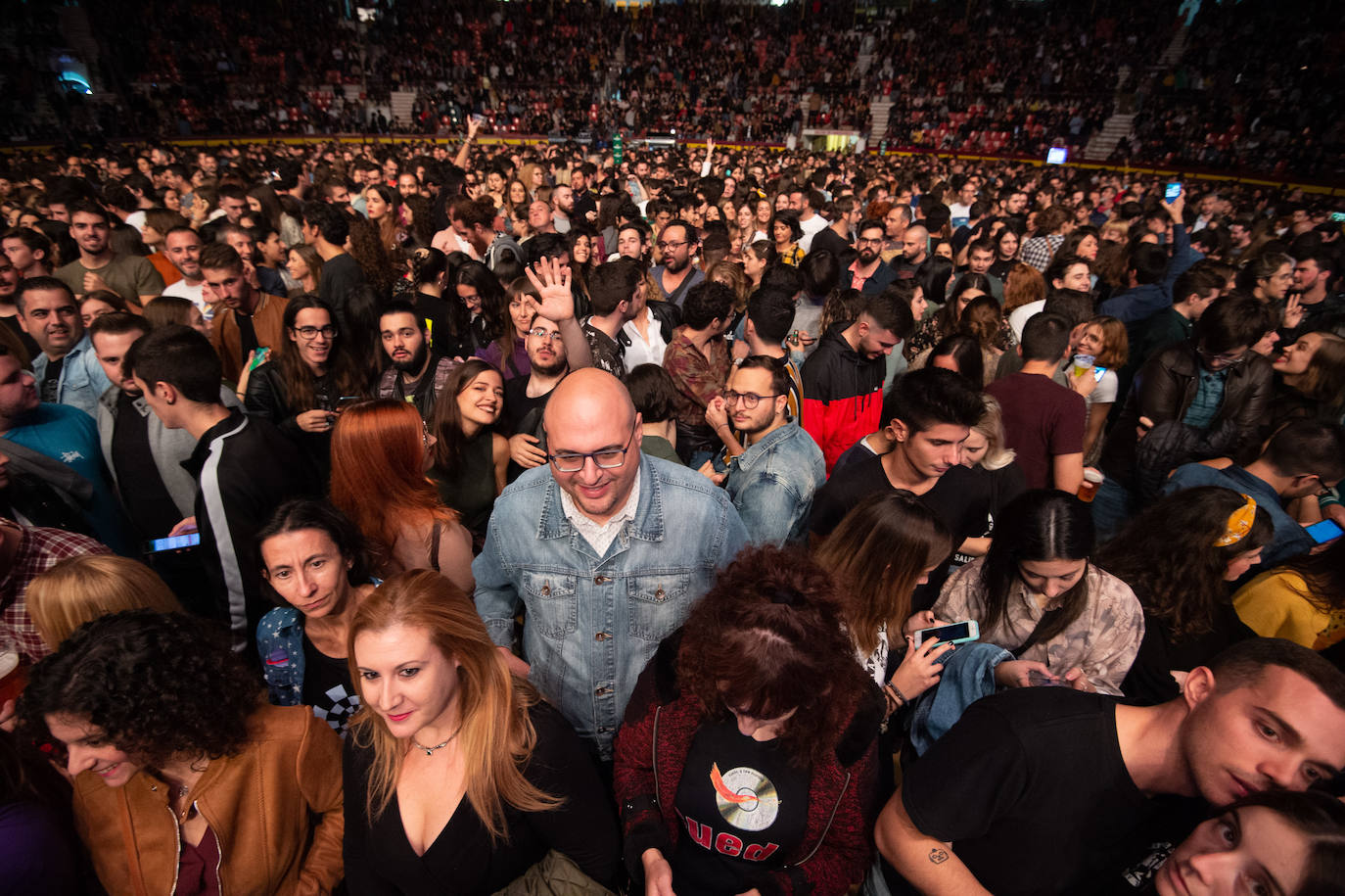 Suede, los murcianos Second -en la imagen- y La M.O.D.A. dieron anoche la bienvenida al curso universitario con un concierto que se ha convertido ya en una cita imprescindible dentro de la agenda musical de la Región de Murcia. Numerosas personas disfrutaron de las actuaciones de los tres grupos en el Welcome Estrella de Levante, que se celebró en la plaza de toros de la capital con todas las entradas agotadas. 