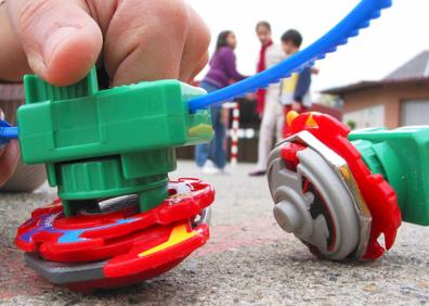 Imagen secundaria 1 - Los 'spiners' conquistaron los colegios hace unos años. El 'yoyó' es un clásico que siempre vuelve. 