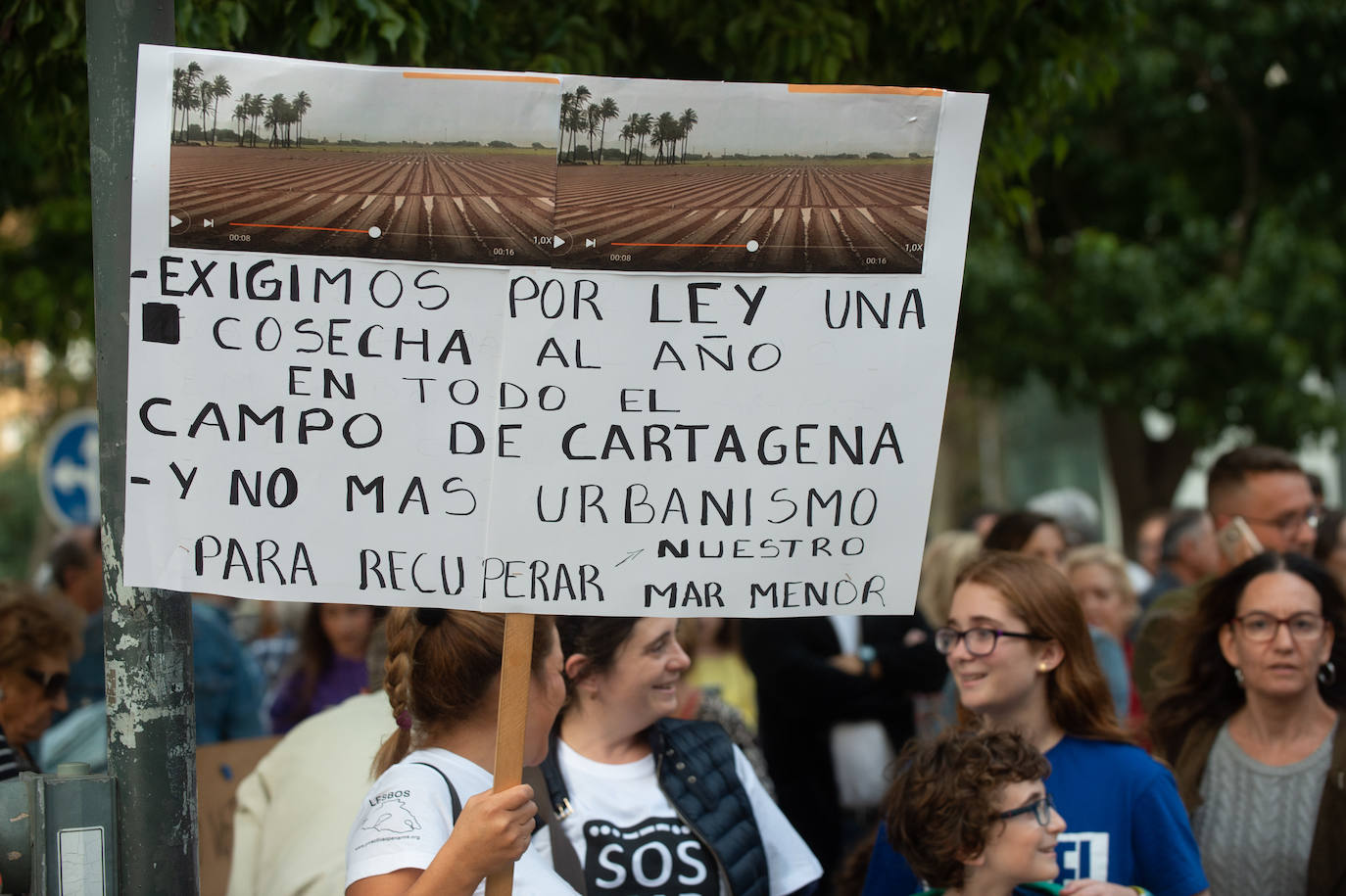 Decenas de miles de personas, 55.000 según la Policía Nacional, lanzan un SOS por la laguna en una marcha masiva en Cartagena