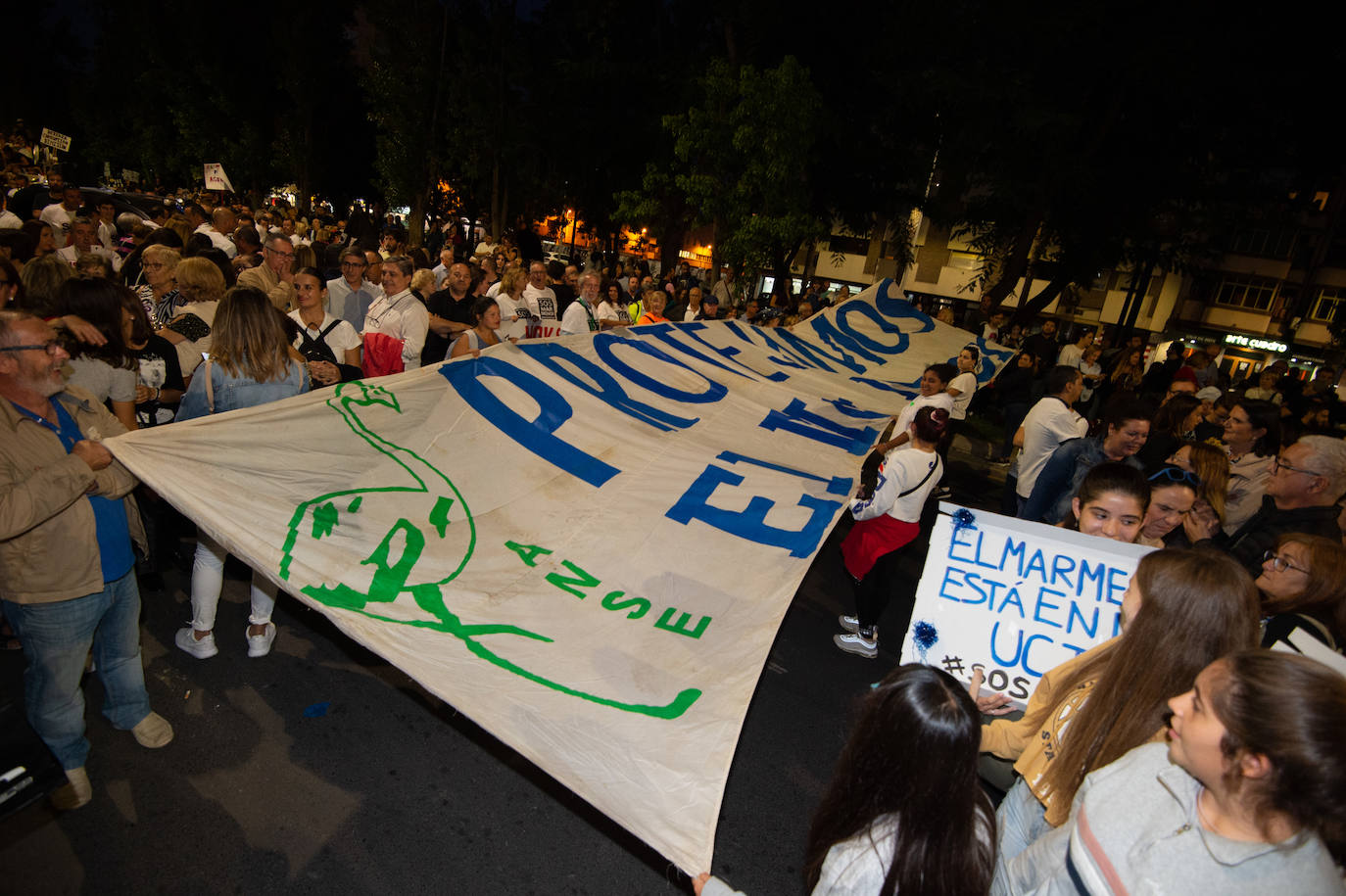 Decenas de miles de personas, 55.000 según la Policía Nacional, lanzan un SOS por la laguna en una marcha masiva en Cartagena