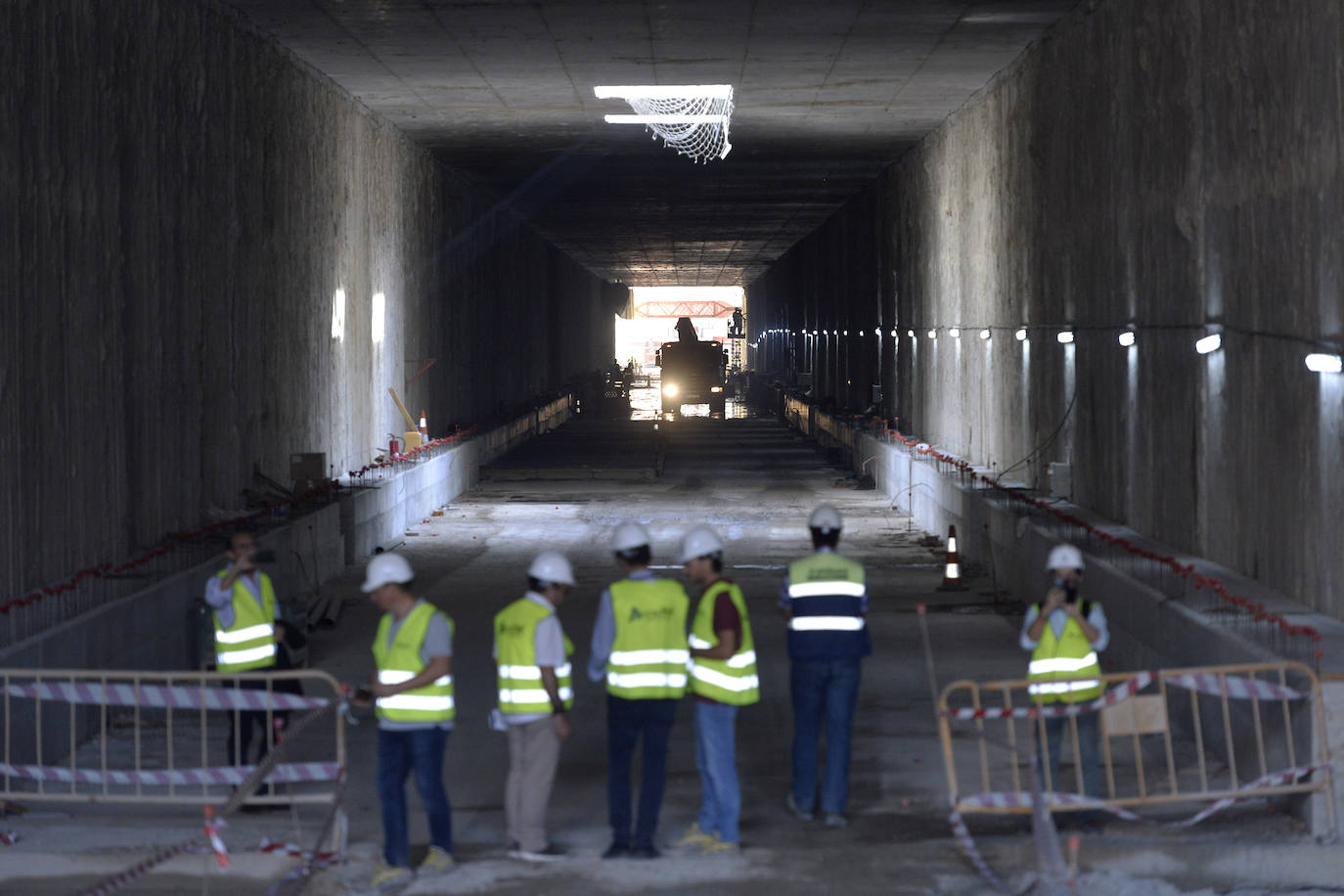 Los muros pantalla entre la Senda de los Garres y la entrada a la estación de Murcia están finalizados en un 98%
