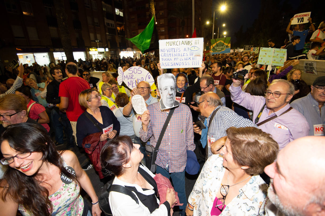 Unas 55.000 personas claman contra la contaminación y reclaman soluciones para «salvar» la laguna.