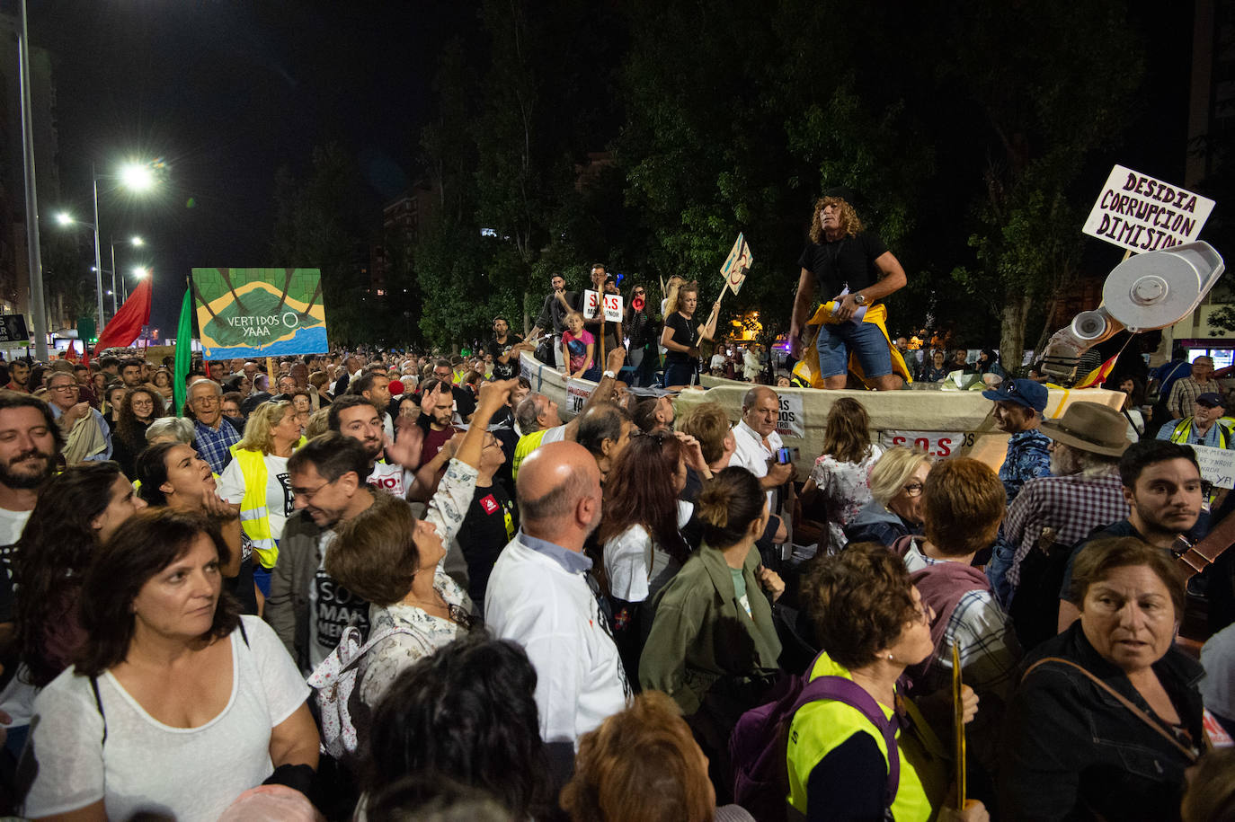 Unas 55.000 personas claman contra la contaminación y reclaman soluciones para «salvar» la laguna.