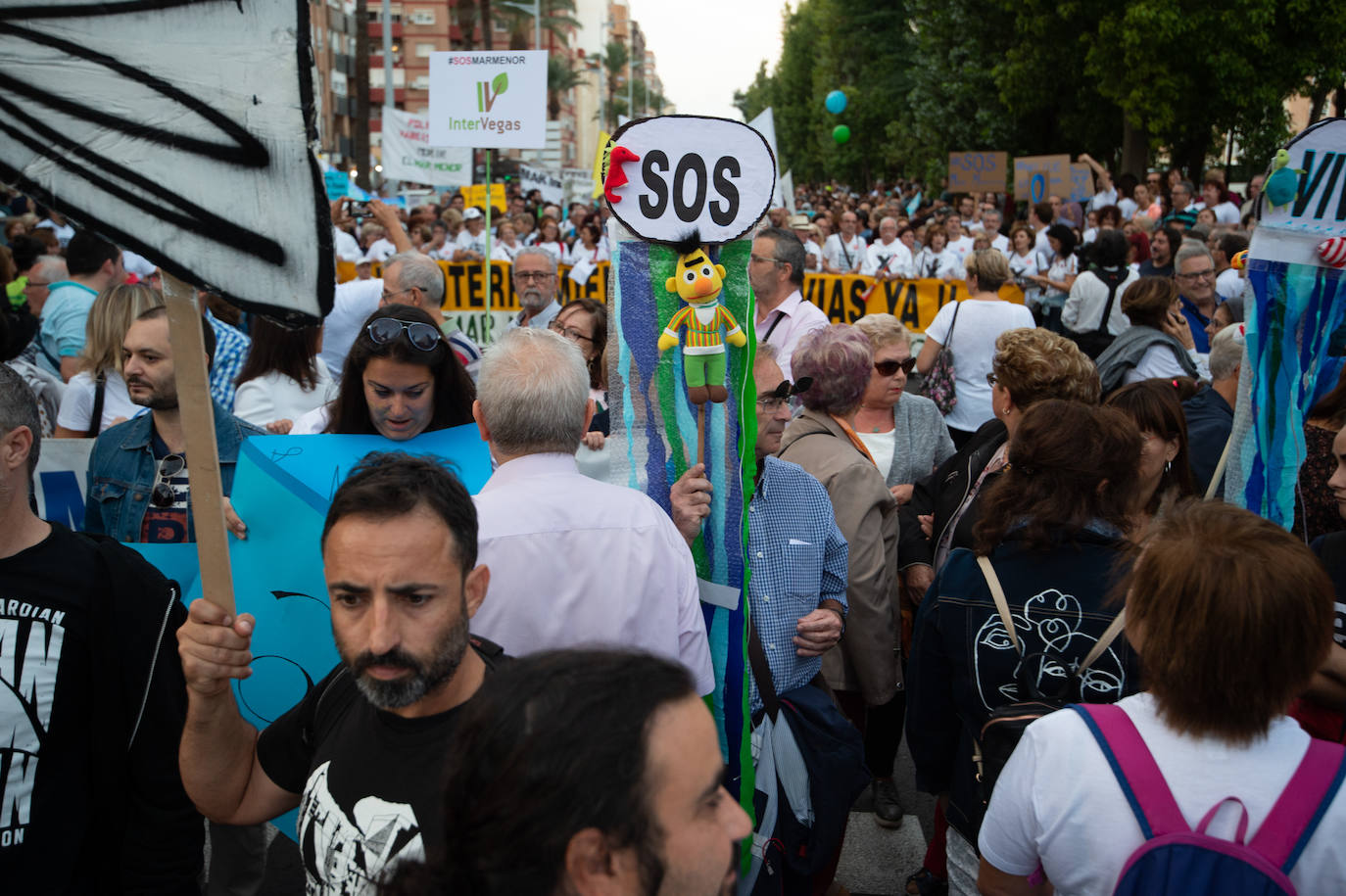 Unas 55.000 personas claman contra la contaminación y reclaman soluciones para «salvar» la laguna.