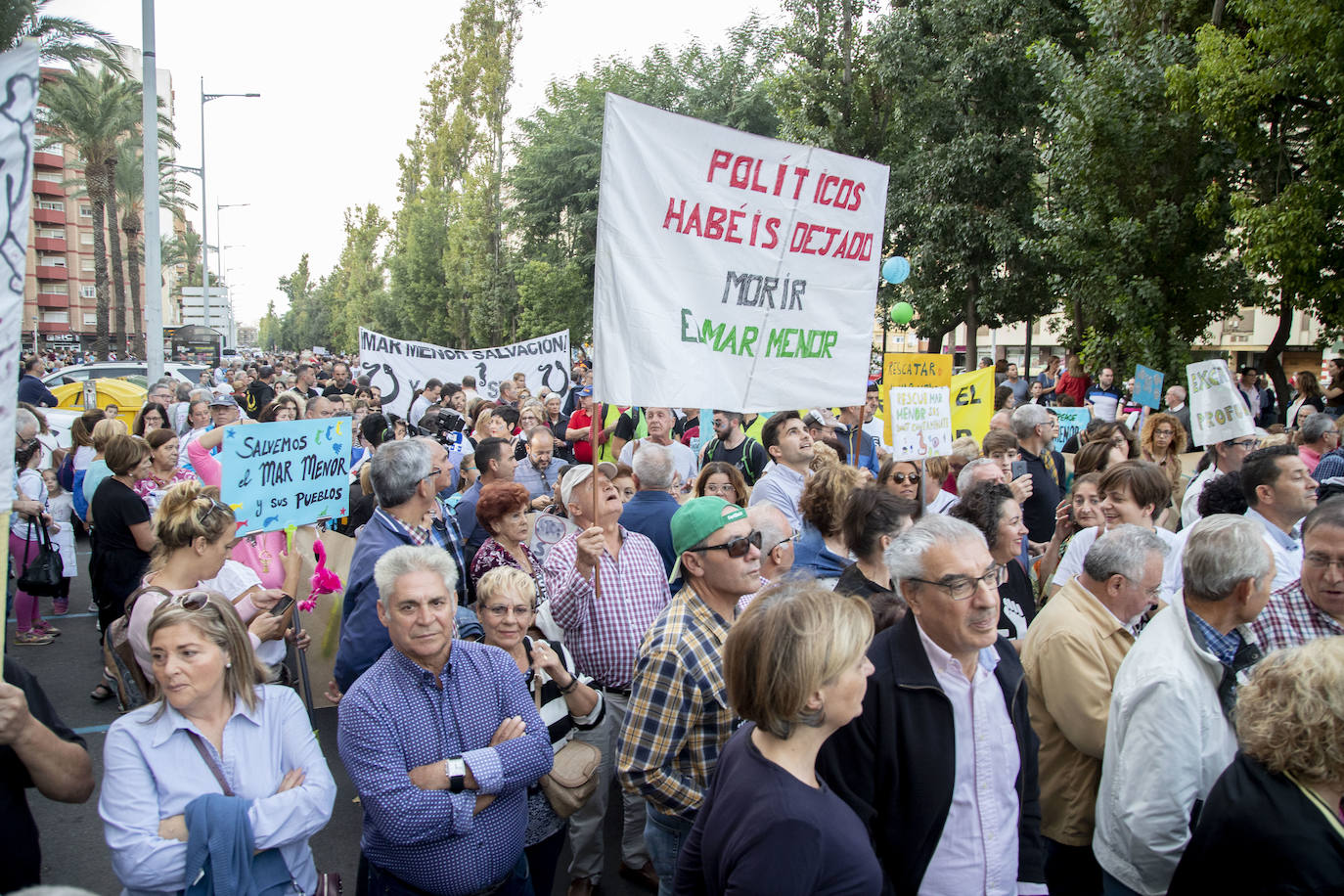 Unas 55.000 personas claman contra la contaminación y reclaman soluciones para «salvar» la laguna.