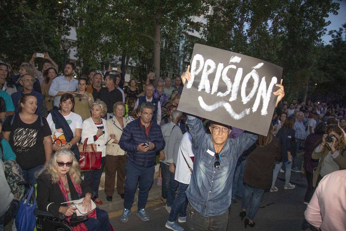 Unas 55.000 personas claman contra la contaminación y reclaman soluciones para «salvar» la laguna.